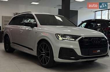 Позашляховик / Кросовер Audi Q7 2020 в 