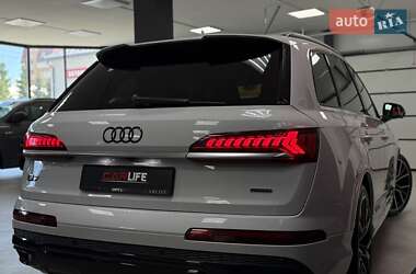 Позашляховик / Кросовер Audi Q7 2020 в 