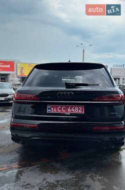 Внедорожник / Кроссовер Audi Q7 2022 в 