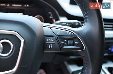 Позашляховик / Кросовер Audi Q7 2019 в 