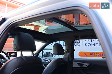 Позашляховик / Кросовер Audi Q7 2019 в 
