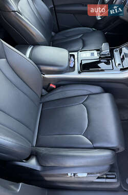 Внедорожник / Кроссовер Audi Q7 2021 в 
