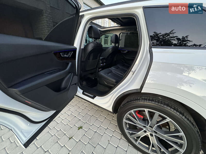 Позашляховик / Кросовер Audi Q7 2018 в Самборі