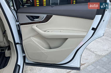 Внедорожник / Кроссовер Audi Q7 2016 в 