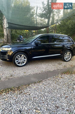Внедорожник / Кроссовер Audi Q7 2016 в 