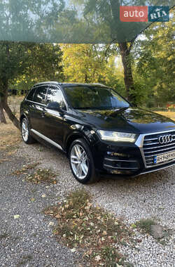 Внедорожник / Кроссовер Audi Q7 2016 в 