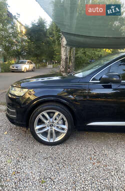 Внедорожник / Кроссовер Audi Q7 2016 в 