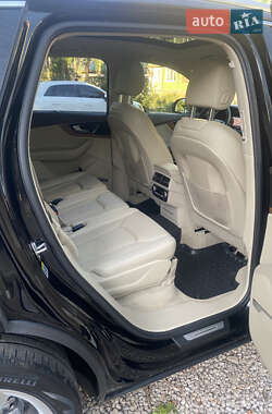 Внедорожник / Кроссовер Audi Q7 2016 в 