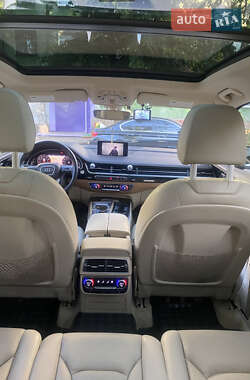 Внедорожник / Кроссовер Audi Q7 2016 в 