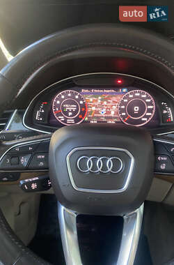 Внедорожник / Кроссовер Audi Q7 2016 в 