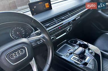 Внедорожник / Кроссовер Audi Q7 2017 в 