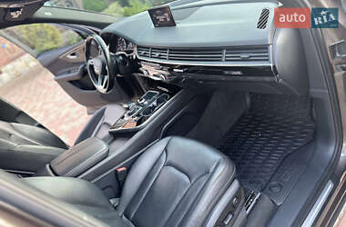 Внедорожник / Кроссовер Audi Q7 2017 в 