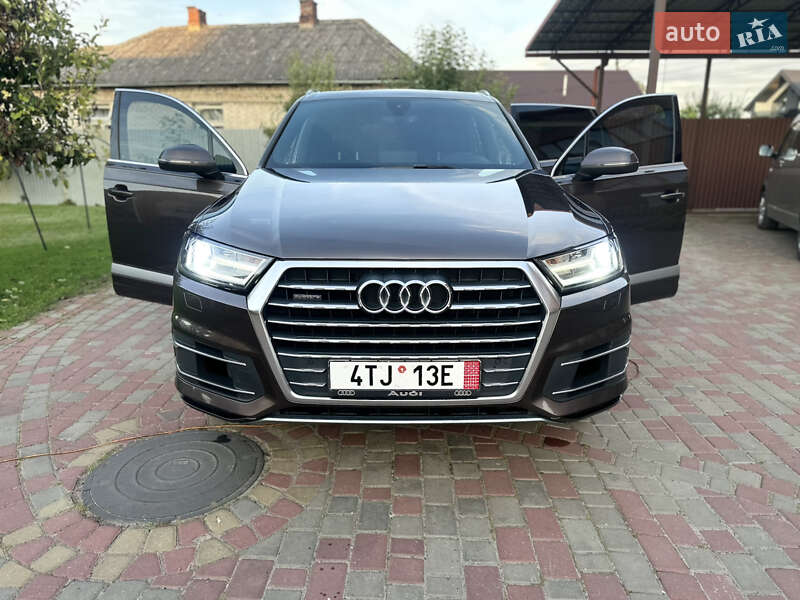 Внедорожник / Кроссовер Audi Q7 2017 в Владимире