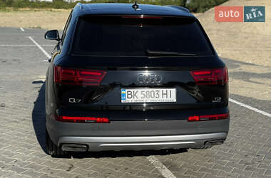 Внедорожник / Кроссовер Audi Q7 2017 в 