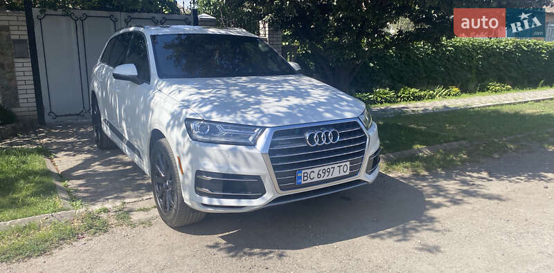 Внедорожник / Кроссовер Audi Q7 2016 в 
