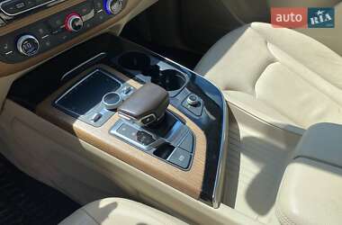 Внедорожник / Кроссовер Audi Q7 2016 в 