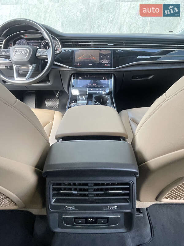 Позашляховик / Кросовер Audi Q7 2021 в Києві