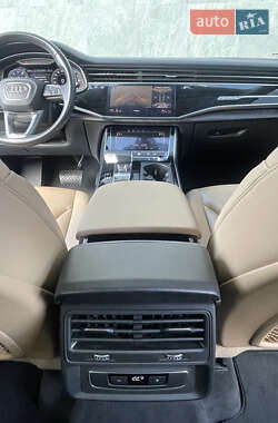 Внедорожник / Кроссовер Audi Q7 2021 в 