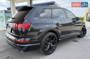 Позашляховик / Кросовер Audi Q7 2015 в 