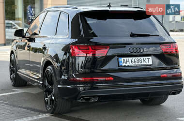 Позашляховик / Кросовер Audi Q7 2015 в 
