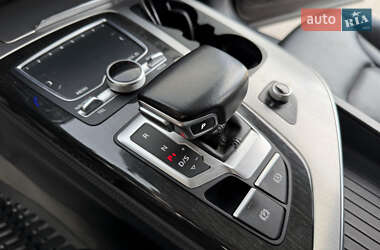 Позашляховик / Кросовер Audi Q7 2015 в 