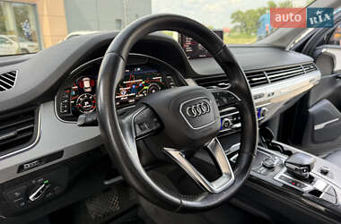 Позашляховик / Кросовер Audi Q7 2015 в 