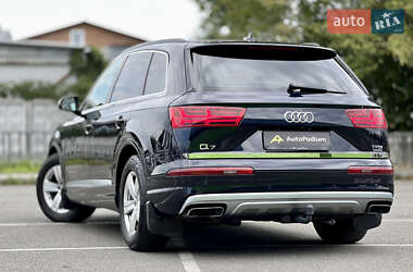 Внедорожник / Кроссовер Audi Q7 2015 в 