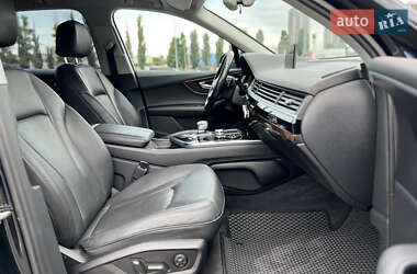 Внедорожник / Кроссовер Audi Q7 2015 в 