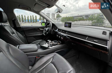 Внедорожник / Кроссовер Audi Q7 2015 в 