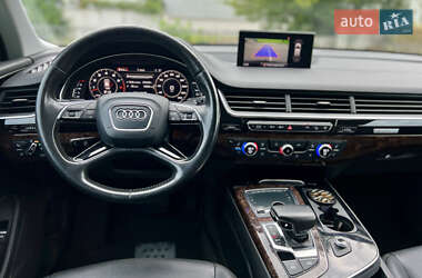 Внедорожник / Кроссовер Audi Q7 2015 в 