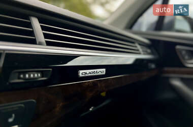 Внедорожник / Кроссовер Audi Q7 2015 в 