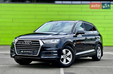 Внедорожник / Кроссовер Audi Q7 2015 в 