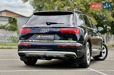Внедорожник / Кроссовер Audi Q7 2015 в 