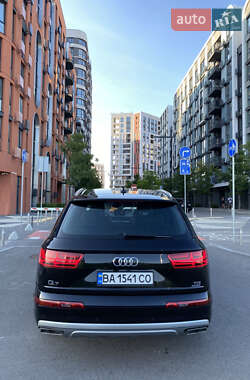 Внедорожник / Кроссовер Audi Q7 2017 в 