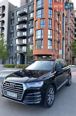 Внедорожник / Кроссовер Audi Q7 2017 в 