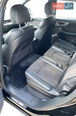 Внедорожник / Кроссовер Audi Q7 2017 в 