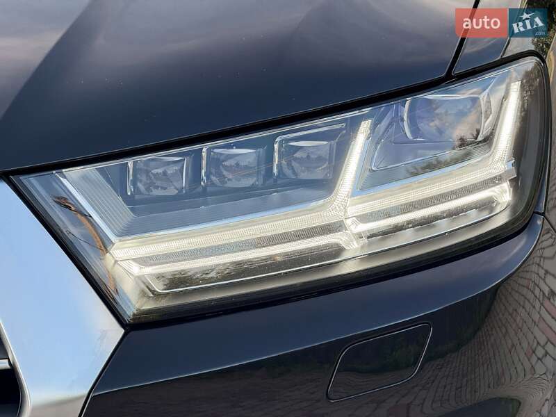 Позашляховик / Кросовер Audi Q7 2017 в Луцьку