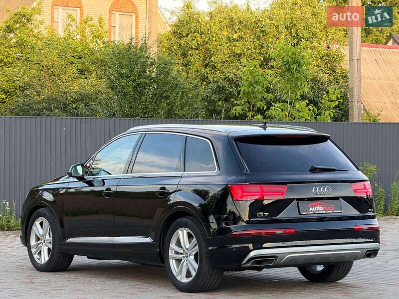 Позашляховик / Кросовер Audi Q7 2017 в Луцьку