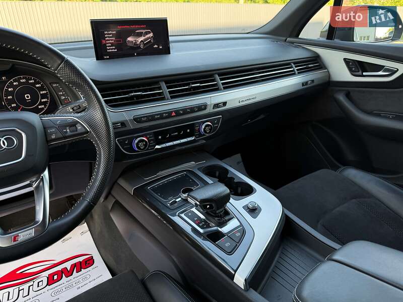 Позашляховик / Кросовер Audi Q7 2017 в Луцьку