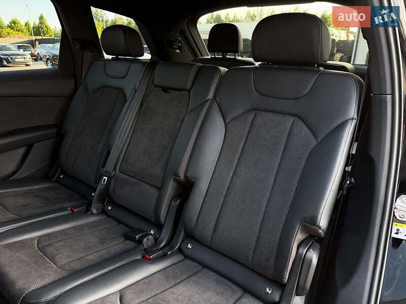 Позашляховик / Кросовер Audi Q7 2017 в Луцьку