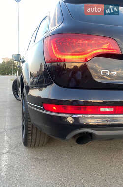 Внедорожник / Кроссовер Audi Q7 2011 в 