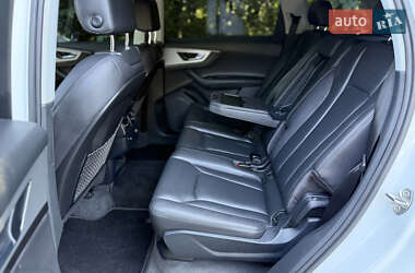 Внедорожник / Кроссовер Audi Q7 2015 в 