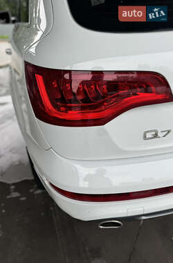 Внедорожник / Кроссовер Audi Q7 2014 в 
