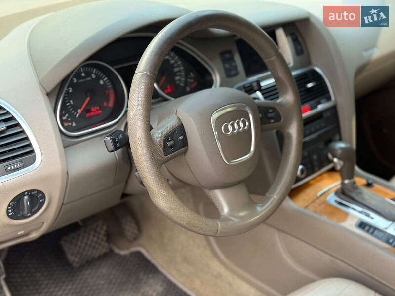 Внедорожник / Кроссовер Audi Q7 2007 в Одессе