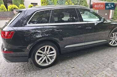 Внедорожник / Кроссовер Audi Q7 2016 в 