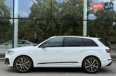 Внедорожник / Кроссовер Audi Q7 2020 в 