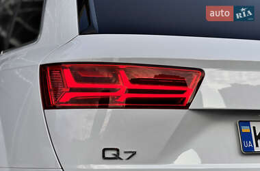 Внедорожник / Кроссовер Audi Q7 2017 в 