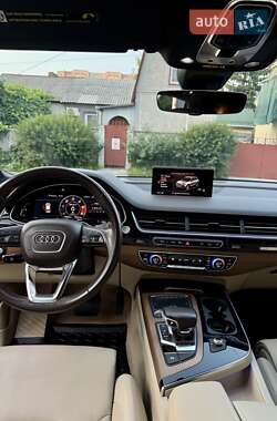 Внедорожник / Кроссовер Audi Q7 2016 в 