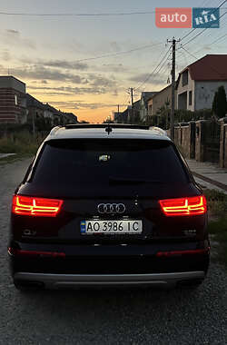 Внедорожник / Кроссовер Audi Q7 2016 в 