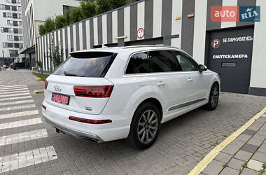 Позашляховик / Кросовер Audi Q7 2017 в 